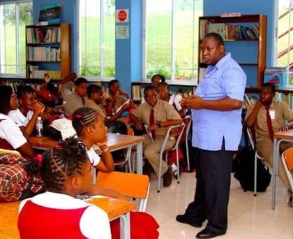 A volunteer speaking with a class of Glenmuir students